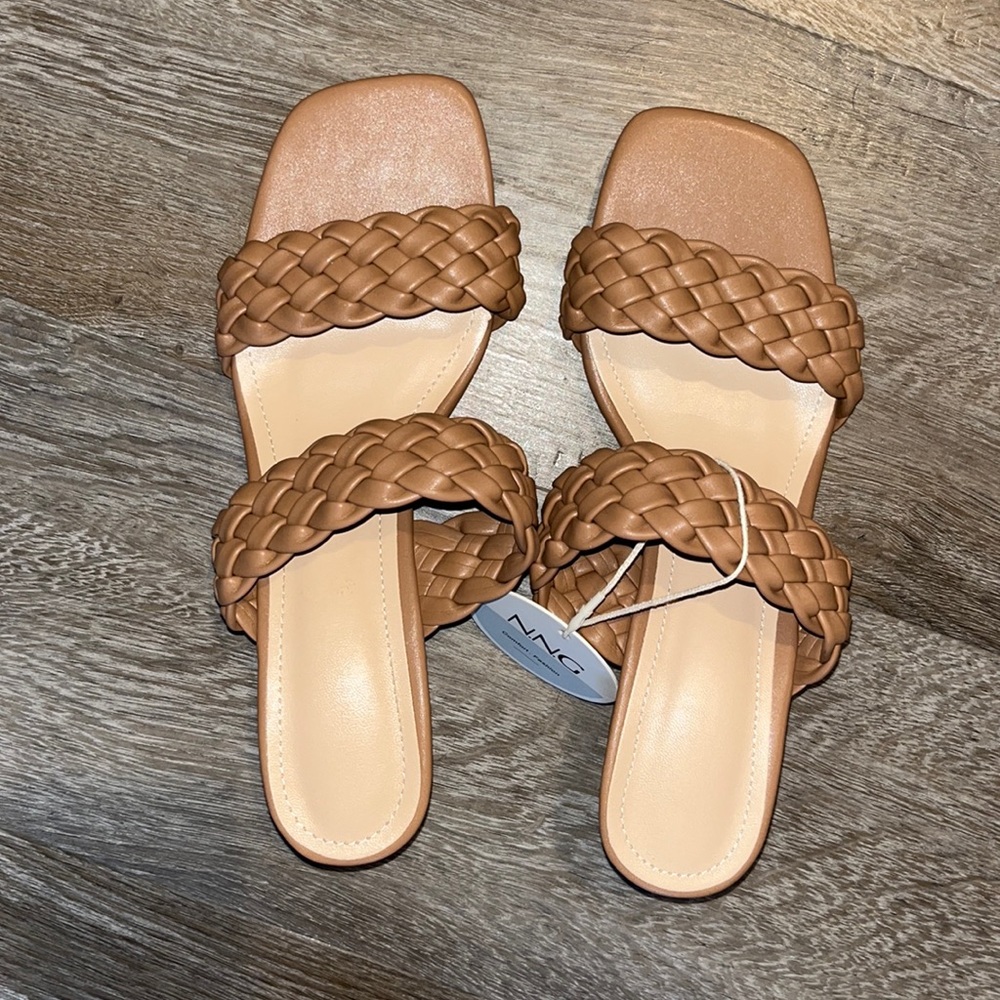 Womens size 8 sandals-NWT